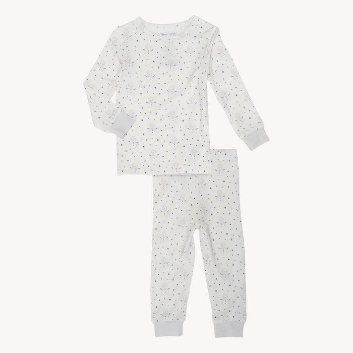 It's a Winterful Life Magnetic Long Sleeve Pajama Set